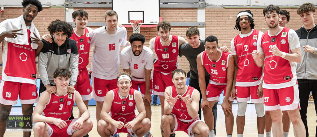 Mannschaftsfoto der RheinStars Köln Basketball-Team in einer Sporthalle.