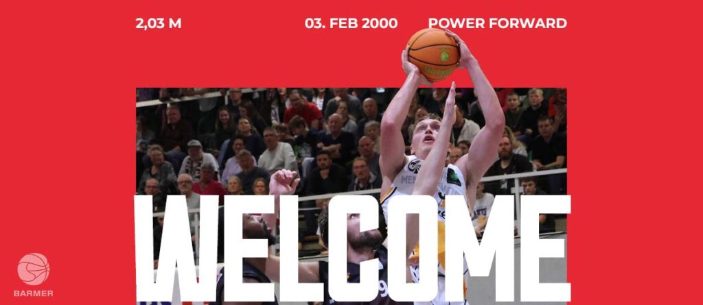 Basketballspieler der RheinStars Köln wirft Ball, 2,03 m, Power Forward, 03. Februar 2000.