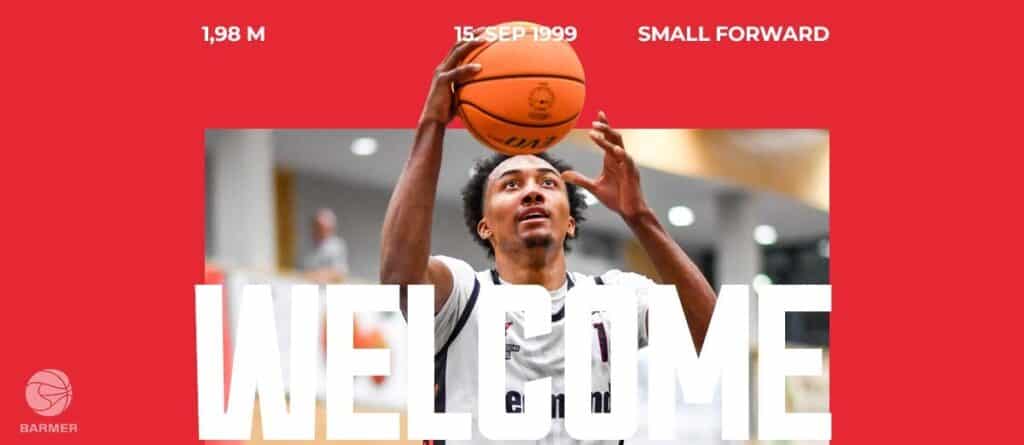 Basketballspieler wirft Ball, 1,98 m, 15. September 1999, Small Forward, RheinStars Köln.